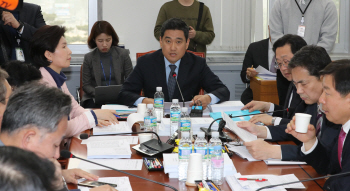 꽉 막힌 수사권 조정…한국당 자체 사개특위에 ‘촉각’
