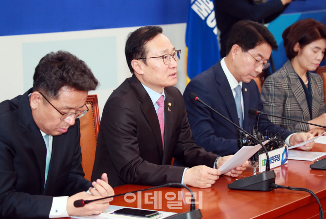[포토]더민주당 정책조정회의, '모두발언하는 홍영표 원내대표'