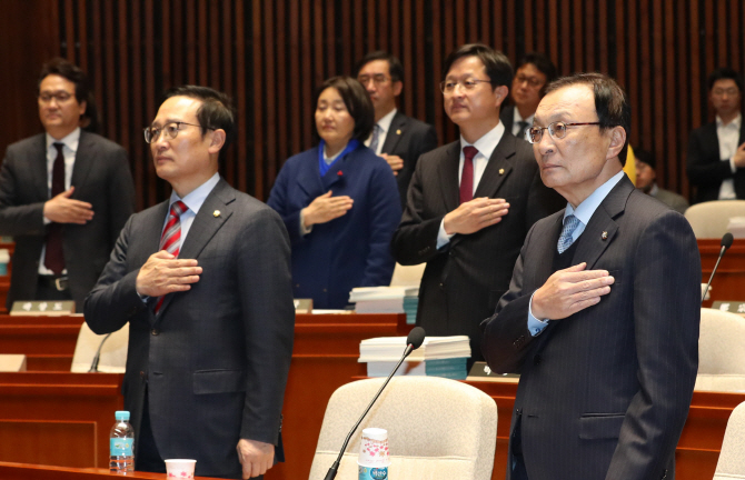 與, 선거제·공수처법 등 10개 법안 패스트트랙 지정키로