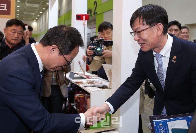 [포토]공정거래협약 이행 프랜차이즈 찾은 김상조 위원장