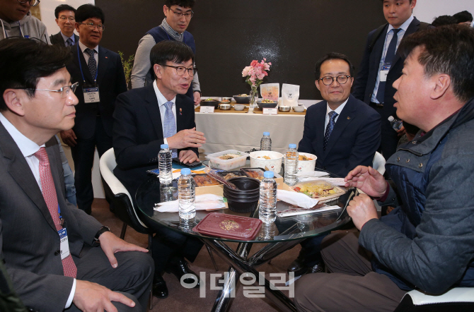 [포토]프랜차이즈 가맹점주 의견듣는 김상조 공정위원장