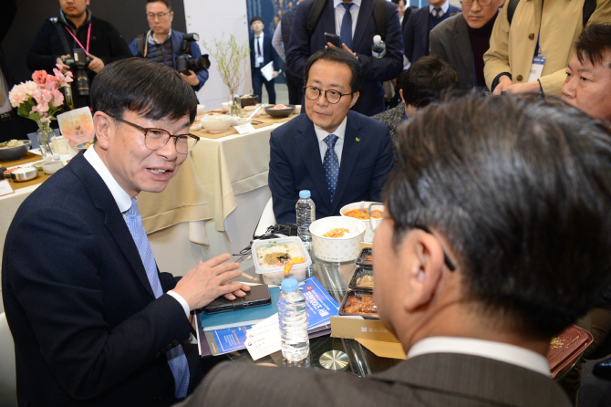 프랜차이즈 박람회 찾은 김상조 “상생 노력이 브랜드 가치 높일 것”