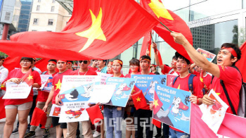중국 눈치 보기?…베트남 '反中 학자' 당 축출