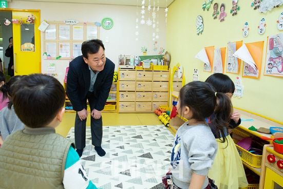 인사처 “사회공헌할 퇴직공무원 300명 모십니다”