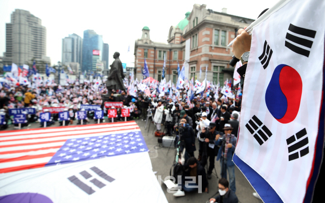 [포토]박근혜 전 대통령 '석방 요구 집회'