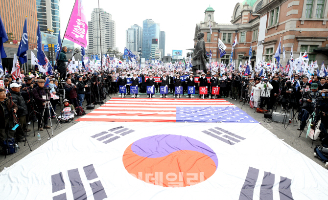 [포토]보수단체, 박근혜 전 대통령 '석방 요구'