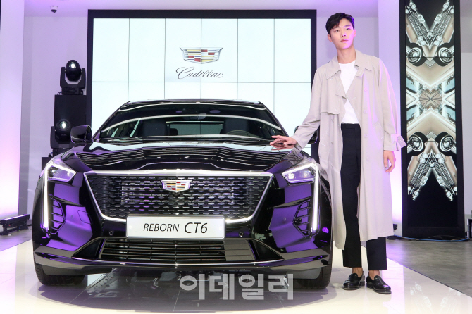 [포토]류준열, 캐딜락 'REBORN CT6'에 반한 남자