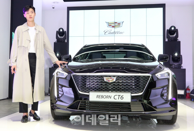 [포토]류준열, 캐딜락 'REBORN CT6'에 반한 男子