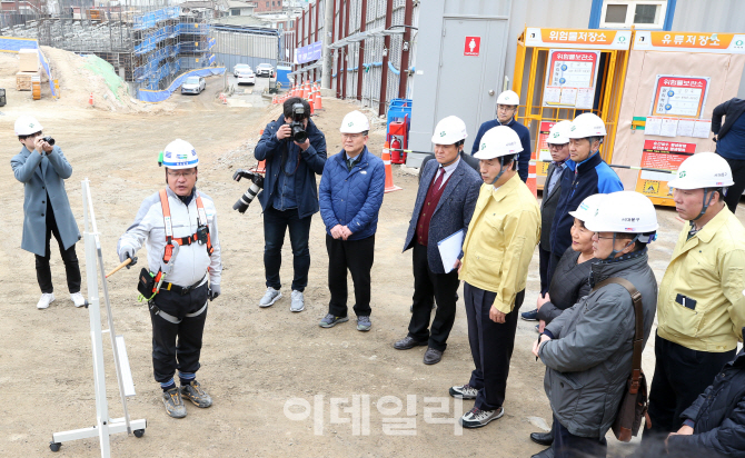 [포토]서대문구, '해빙기 위험시설 민관 합동 안전점검' 실시