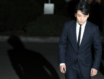  '성매매 혐의에 몰카 공유', 승리 논란 어디까지?