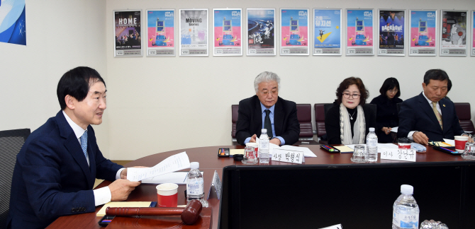 [포토]의정부예술의전당 이사회 참석한 안병용 의정부시장