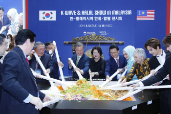文대통령, 한류·할랄 공동협력 강조…13일 ‘지한파’ 마하티르 총리와 정상회담(종합)