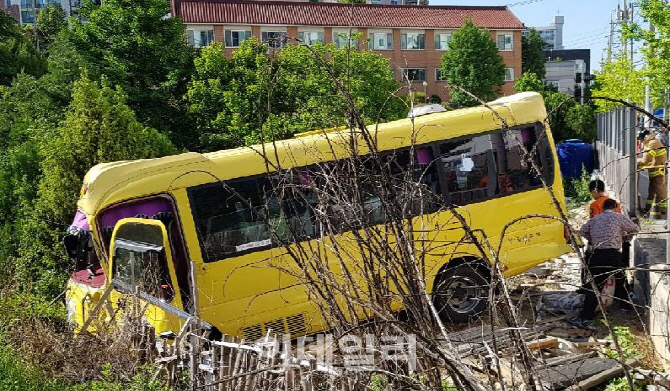 해마다 어린이 교통사고 1만건…정부 ‘통학로 조성’ 사업 확대