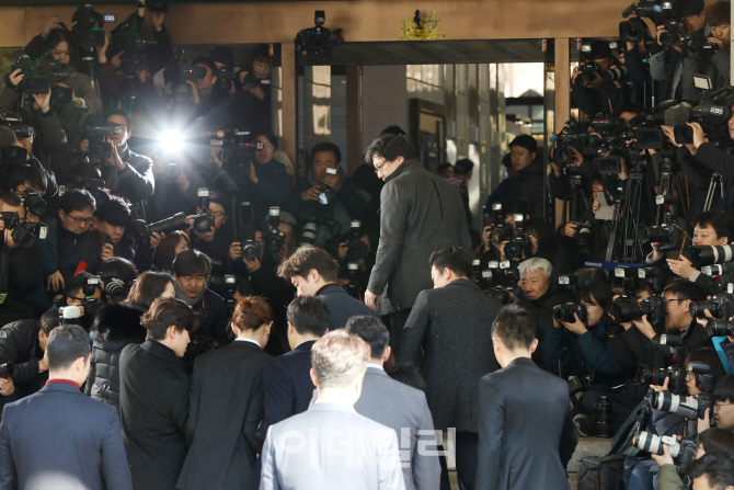 [포토]정준영 '험난한 출석길'