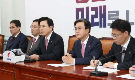한국당, 좌파독재저지특위 출범…黃 “최강의 전투력으로 성과 기대”