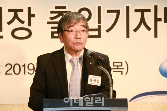 윤석헌 “보험금 지급거절·삭감 집중 검사…대형사가 모범돼야”(종합2보)