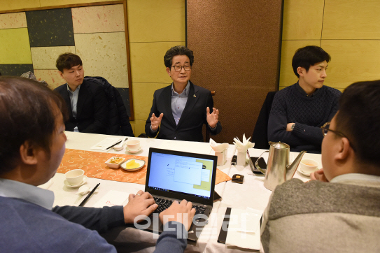 이목희 "대규모 일자리 추경해야…취업자 증가 20만명 넘어설 것"