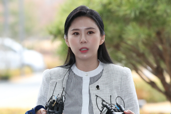 경찰, '장자연 리스트' 목격자 윤지오 신변보호 조치