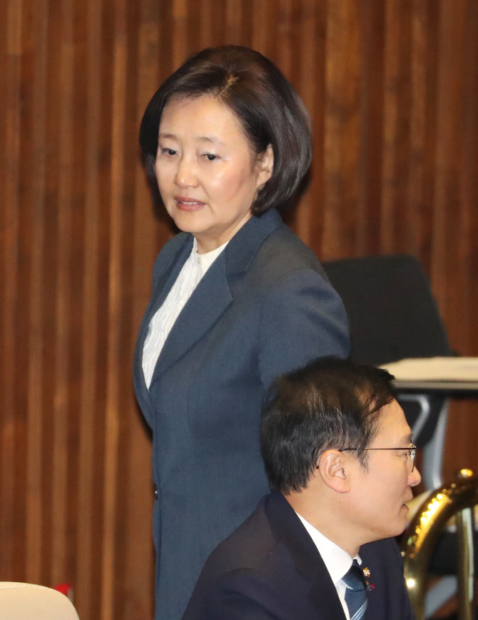 박영선 중기부 장관 후보, 中企 관련 법안 49건 대표발의