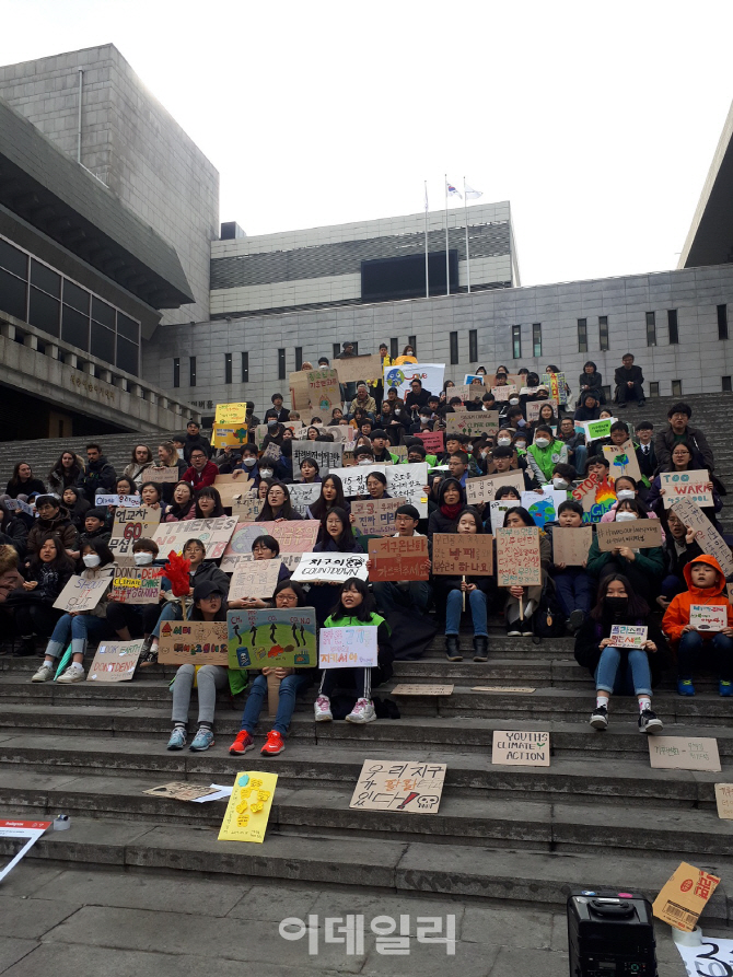 "미세먼지·폭염으로 사라진 체육시간 돌려주세요"