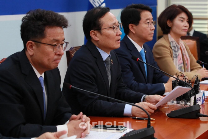 [포토]더민주당 원내대책회의, '모두발언하는 홍영표 원내대표'