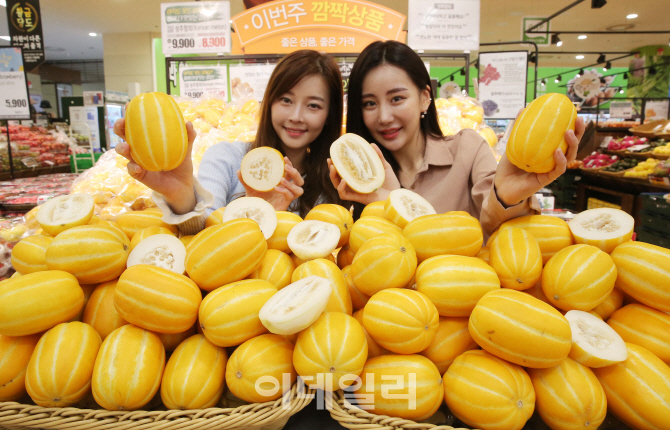 [포토]롯데마트 '올해 첫 성주참외가 왔어요'
