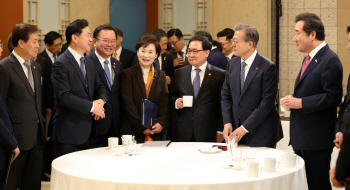 김부겸·김현미·김영춘·도종환, 文대통령과 마지막 기념촬영