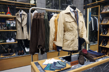 그림 입은 옷…쇼앤텔, 아트 콜래보 의류 출시