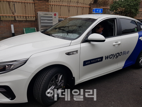 카카오 첫 플랫폼택시 '웨이고 블루' 운행 시작…"택시 혁신 이끌 것"