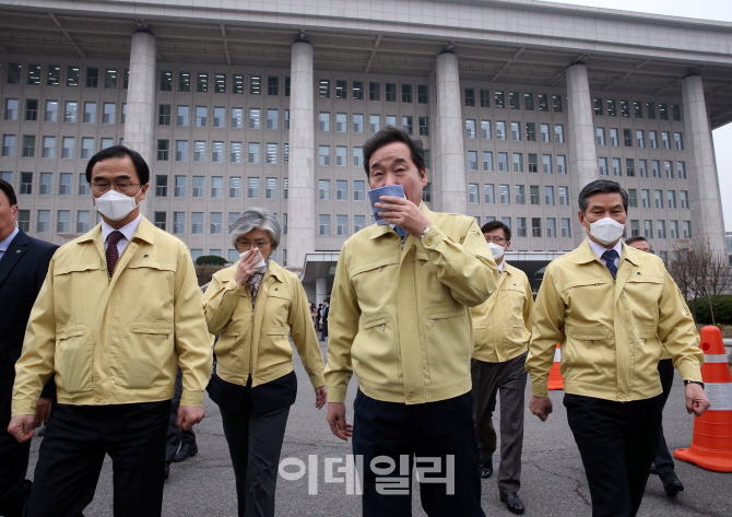 [포토]국회에서 진행된 민방위의 날 화재대피 훈련