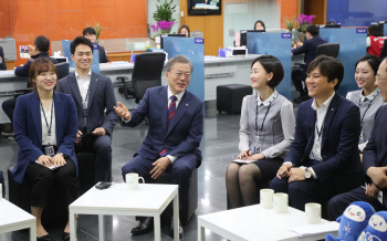 혁신금융 깃발 든 文대통령, 혁신성장·일자리 창출 선순환 강조(종합)