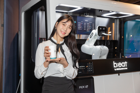 “커피업계 ‘구글’ 될 것”…‘비트2E’ 로봇카페 가보니