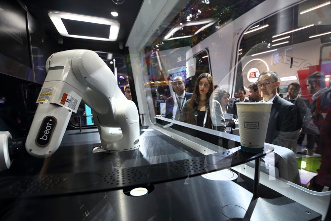 2023년까지 전통 제조·섬유기업에 로봇 7560대 보급한다