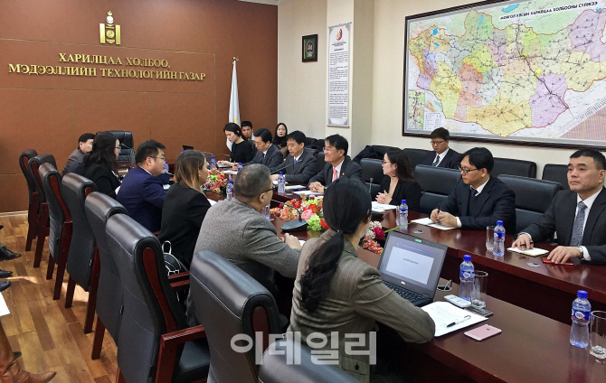 [포토]'전자정부 협력위해 머리맞댄 한국과 몽골'