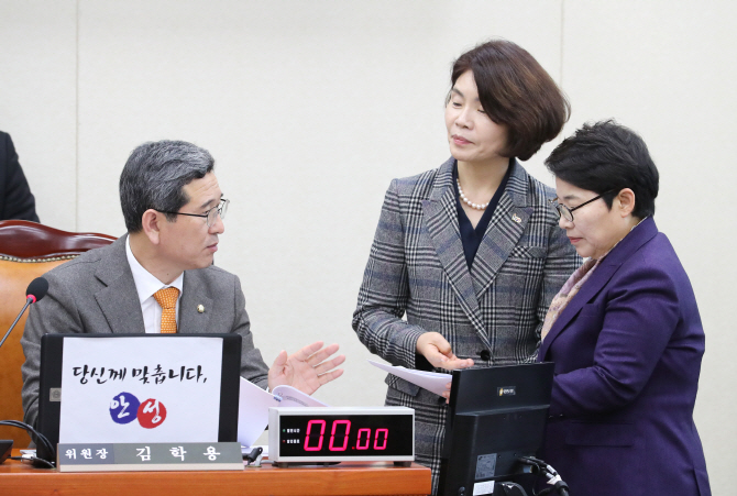 배우자 출산휴가 5일→10일..실업급여, 평균임금 60%로 확대