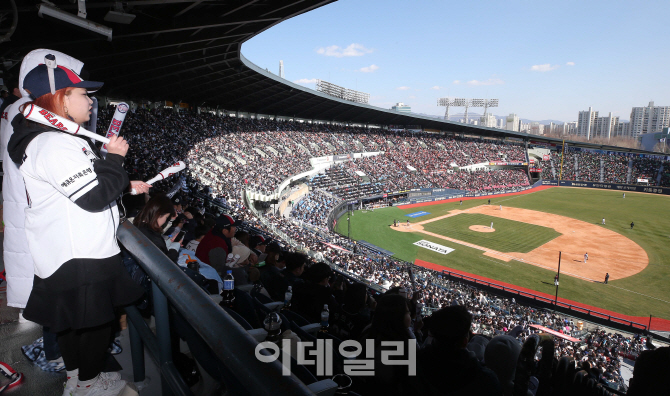 [포토]KBO 프로야구 개막 '관중으로 야구장은 만석'