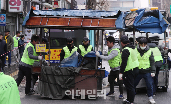 [포토]철거되는 영등포역 삼거리 일대 노점상