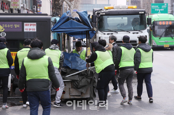 [포토]철거되는 영등포역 일대 노점상