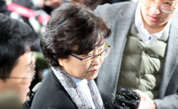 `환경부 블랙리스트` 김은경 영장심사 출석…"재판부 판단 기다릴 것"(종합)