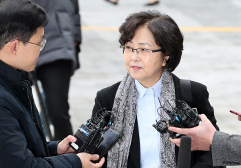`환경부 블랙리스트 개입 의혹` 김은경 영장심사 마쳐…취재진 질문에 '묵묵부답'(종합2보)
