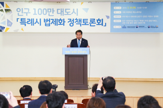 백군기 용인시장 "특례시, 사무권한 법과 제도가 정비돼야"