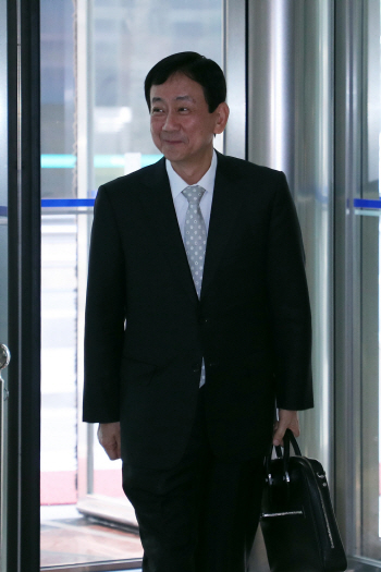 `딱지투자·후원금 논란` 진영 장관 후보자 청문회…현역불패 계속?
