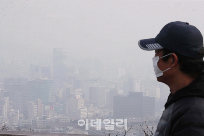 [포토]'전국 미세먼지 나쁨, 실외활동 주의'