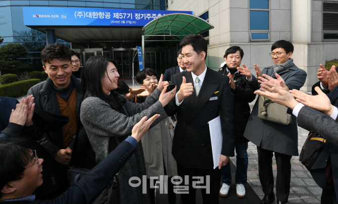 [포토]기뻐하는 박창진 민주노총 전국공공운수노조 대한항공 직원 연대 지부장