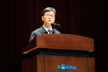 "국민 신뢰 되찾겠다" 손병석 코레일 사장, 취임 첫날 '안전행보'