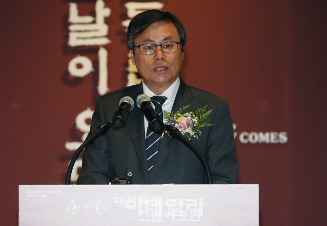 [2019재산공개]도종환 장관 17억4912만원…4297만원 감소