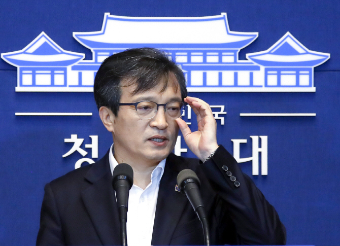 김의겸 '16억 빚내 26억 건물 매입'에 朴정부 대변인 "격하게 축하"