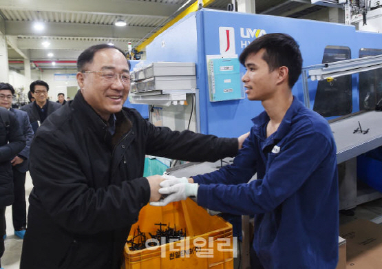 “미세먼지 나쁨땐 작업중단”…관급공사 근로자 건강권 보장
