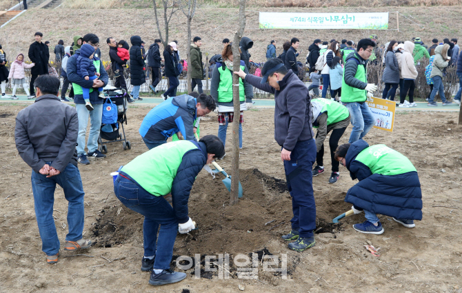 [포토]양천구, '제74회 식목일 기념 나무심기 행사'