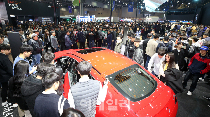 [포토]자동차의 축제 '서울 모터쇼'에 몰려든 '주말인파'